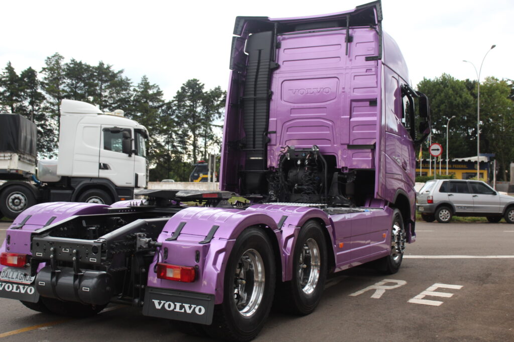 mais um caminhão volvo FH roxo finalizado #pinturaautomotiva #caminhao